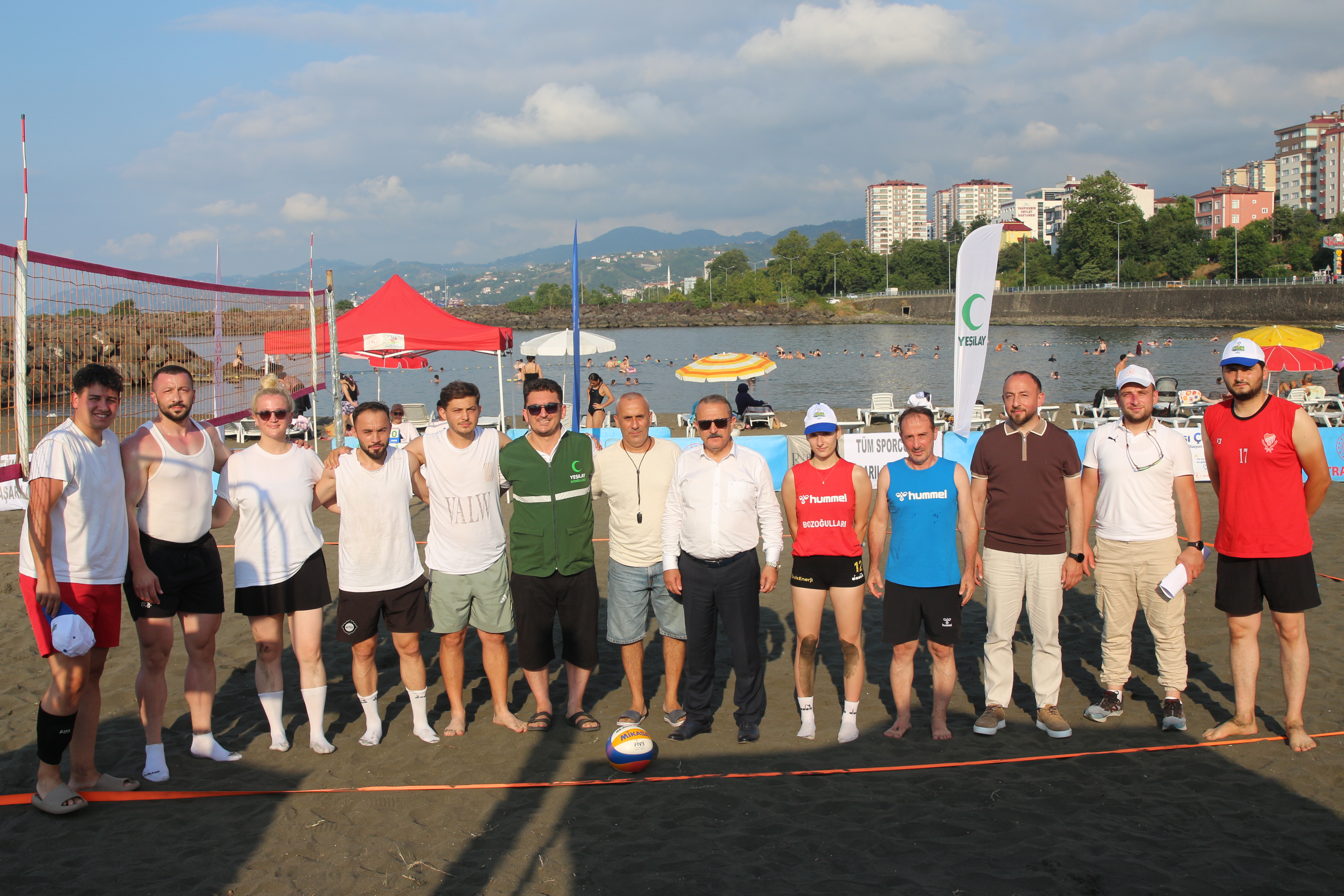 Plaj voleybolu turnuvası başladı 