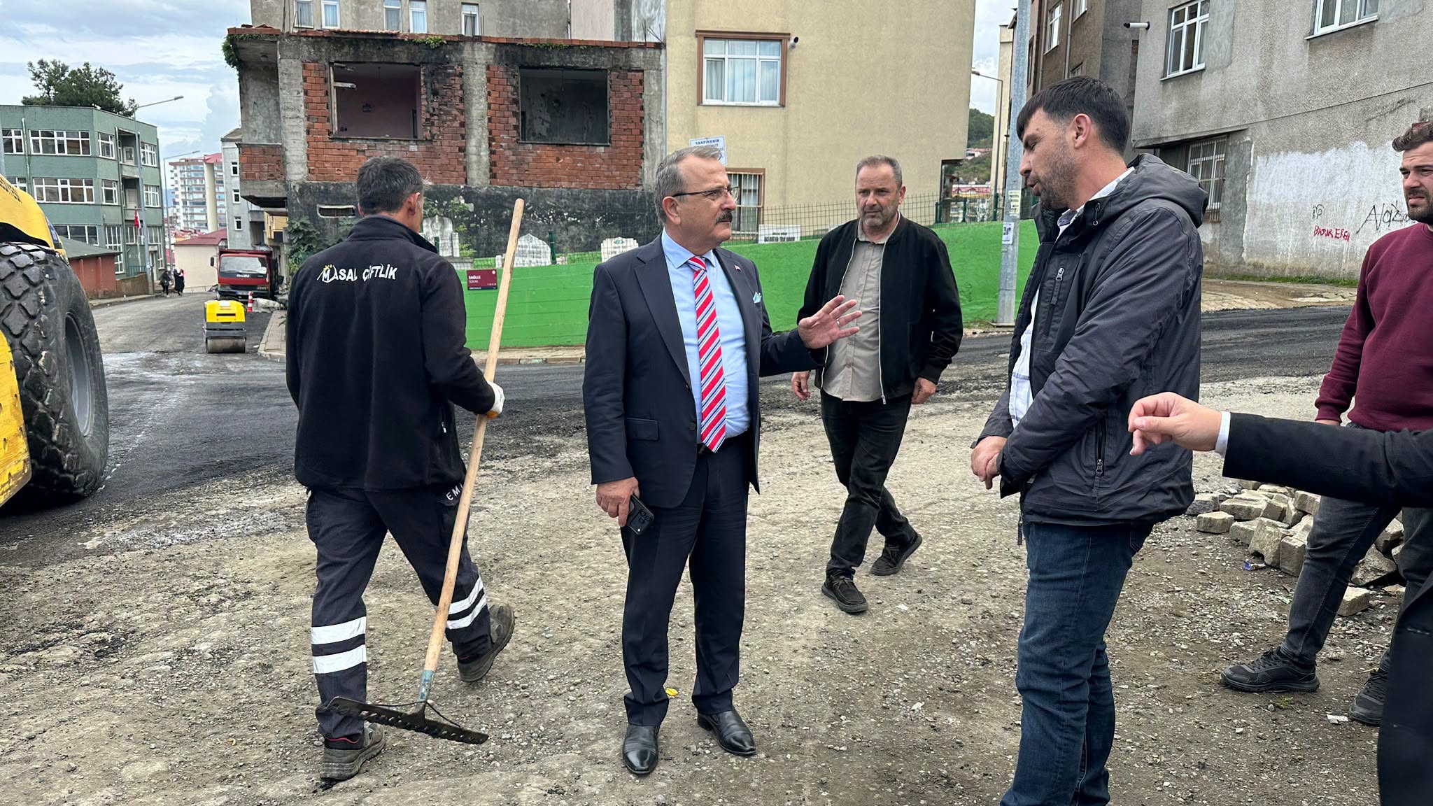 Cumhuriyet ve Hürriyet Mahallelerinde Asfalt Yol Çalışması